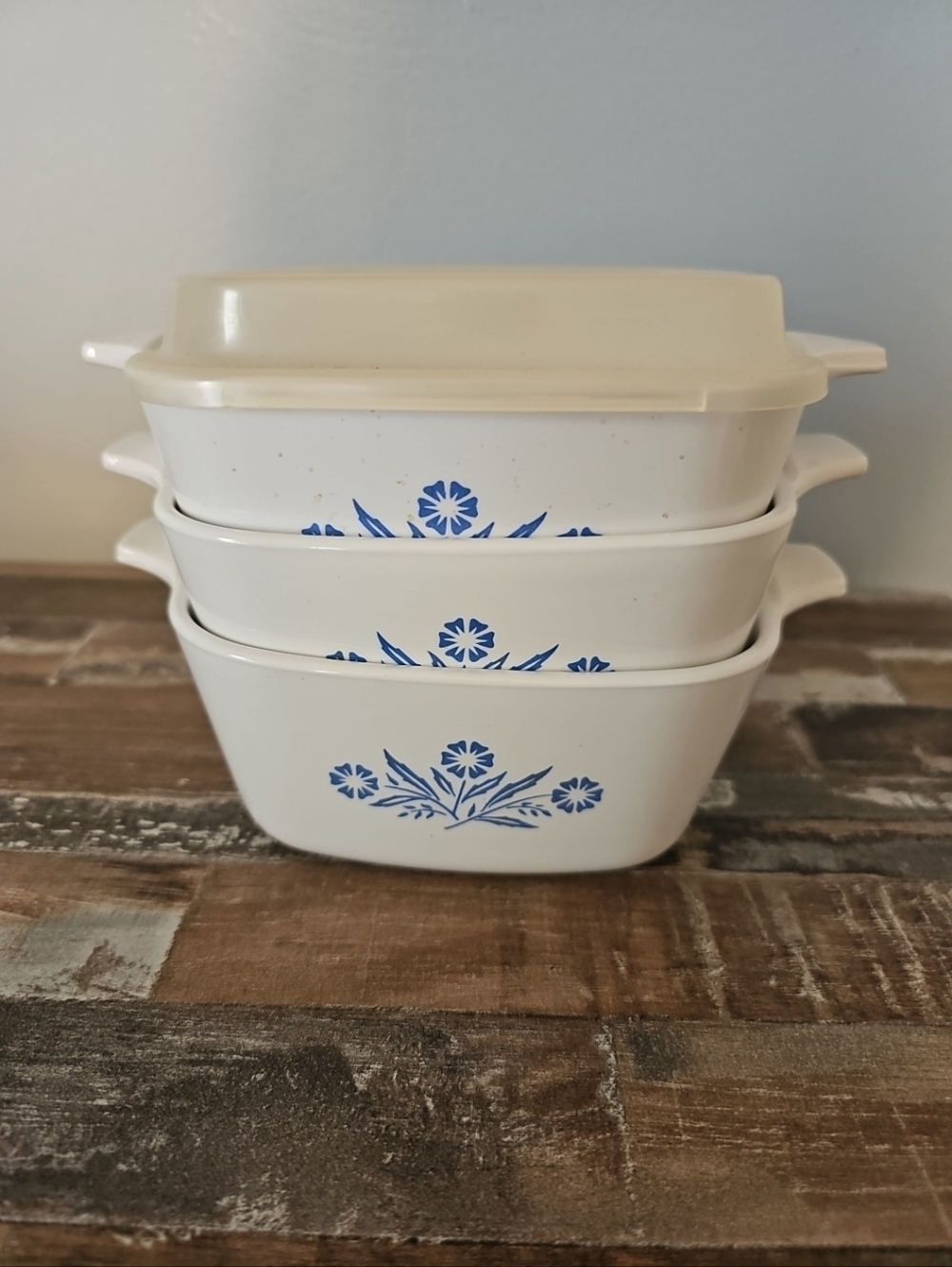 CORNINGWARE BLUE CORNFLOWER SM CASSEROLE DISHES SET OF 3 1 LID - Picture 2 of 7